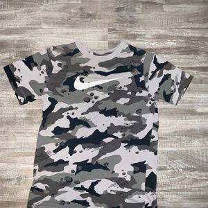 Boys Nike camo shirt size med